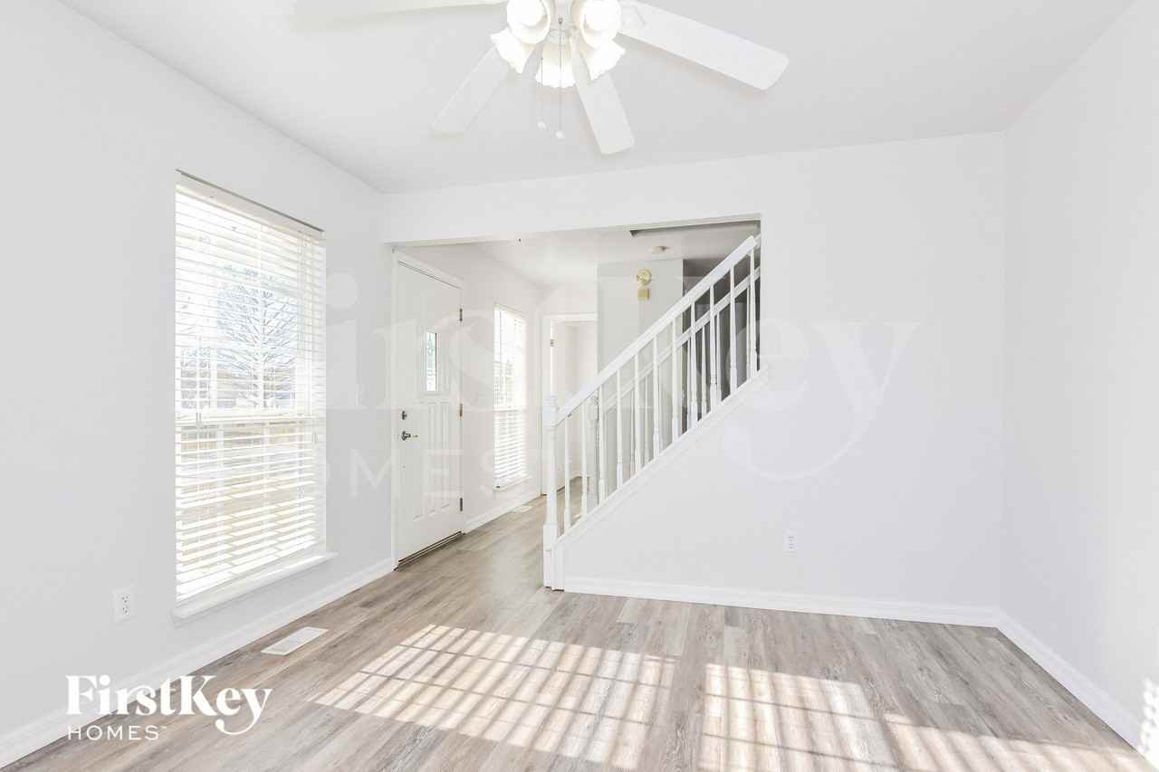 209 Royallsprings Pkwy - Photo 3 of 14