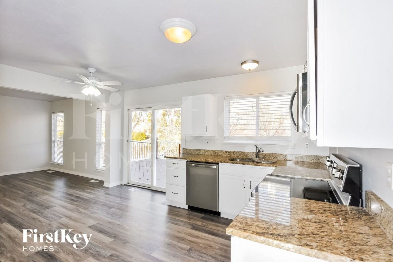 209 Royallsprings Pkwy - Photo 6 of 14