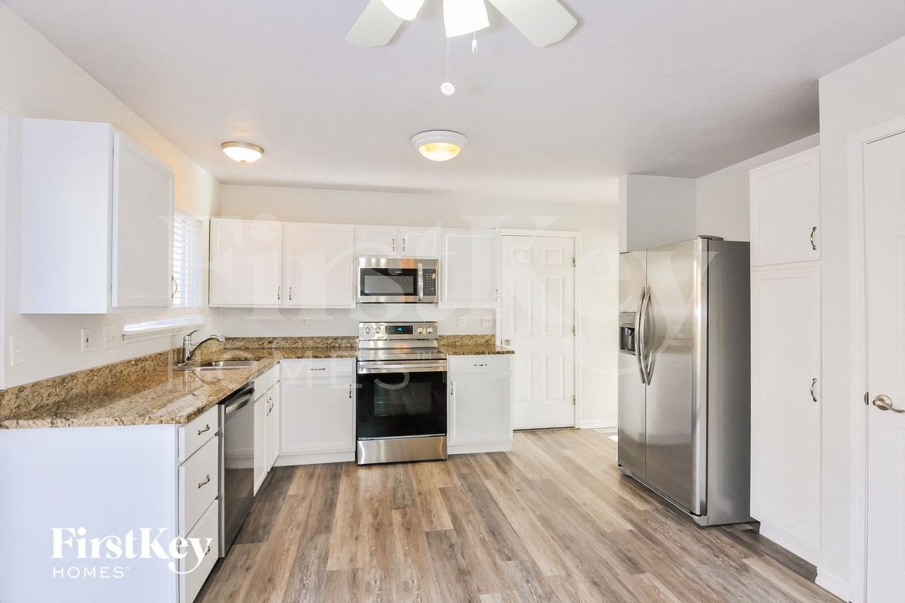 209 Royallsprings Pkwy - Photo 7 of 14