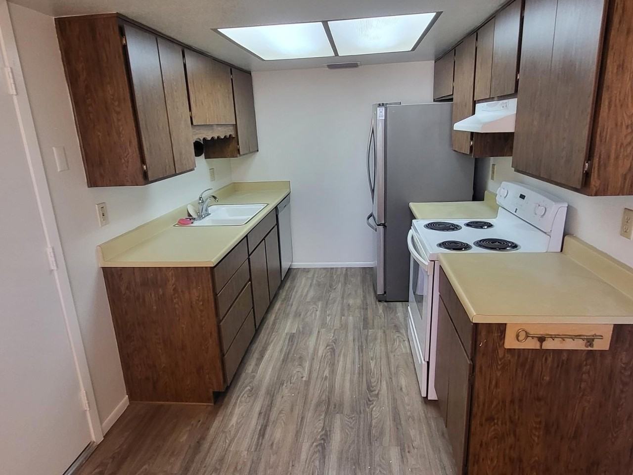 9609 W Cinnabar Ave #B - Photo 5 of 17