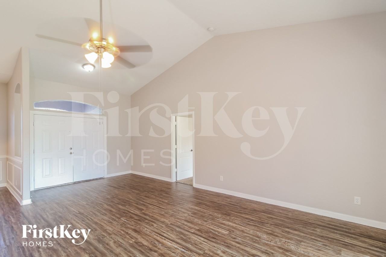1406 Glenan Rd - Photo 2 of 15