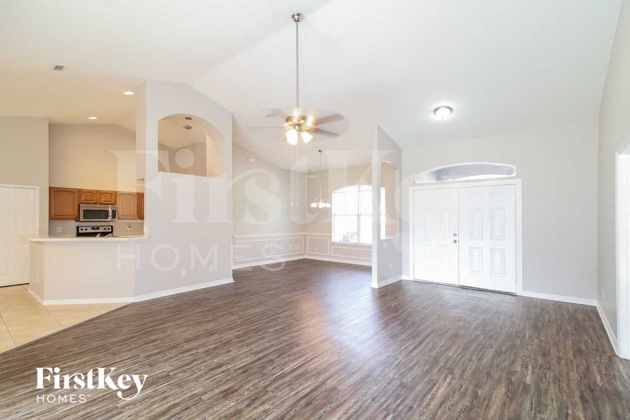 1406 Glenan Rd - Photo 3 of 15
