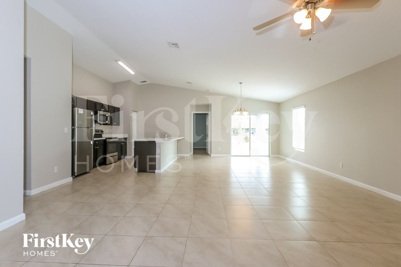 2937 Sw Moody Ter - Photo 4 of 16