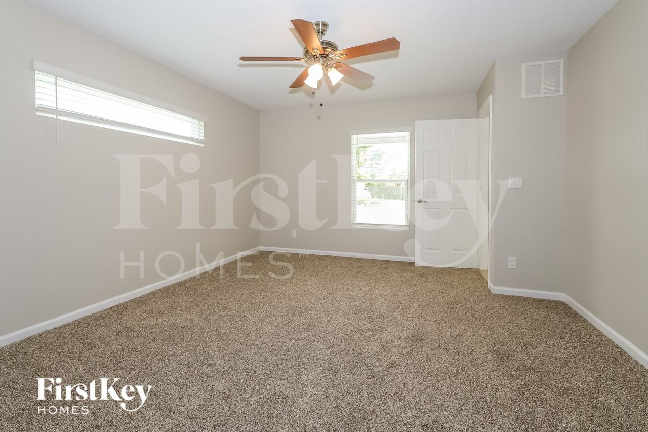 2937 Sw Moody Ter - Photo 7 of 16