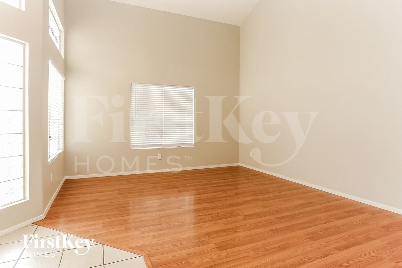 926 Drumgooley Ct - Photo 2 of 15