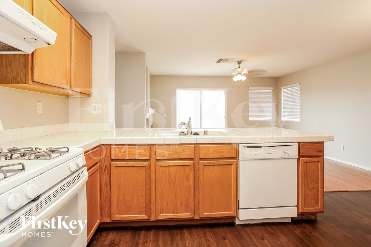 926 Drumgooley Ct - Photo 4 of 15