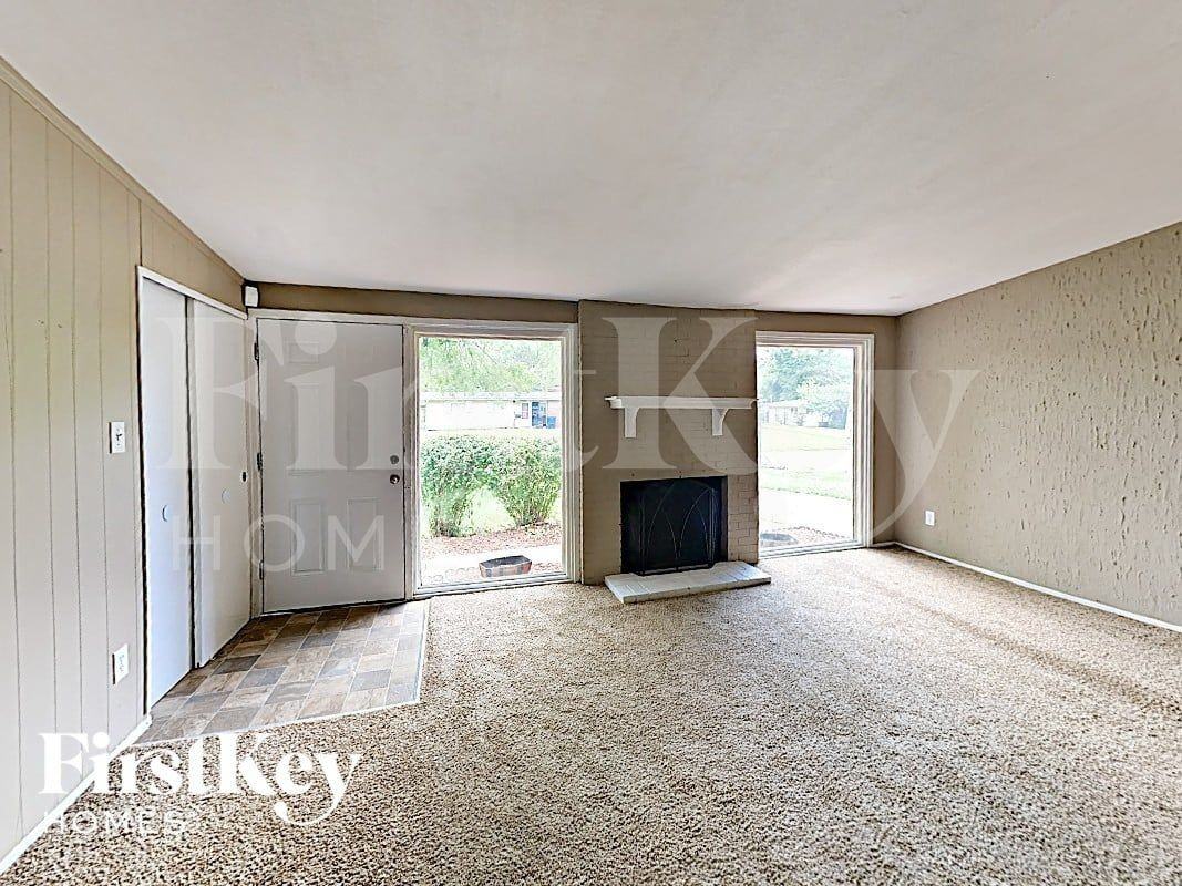 805 Robinwood Dr - Photo 2 of 15