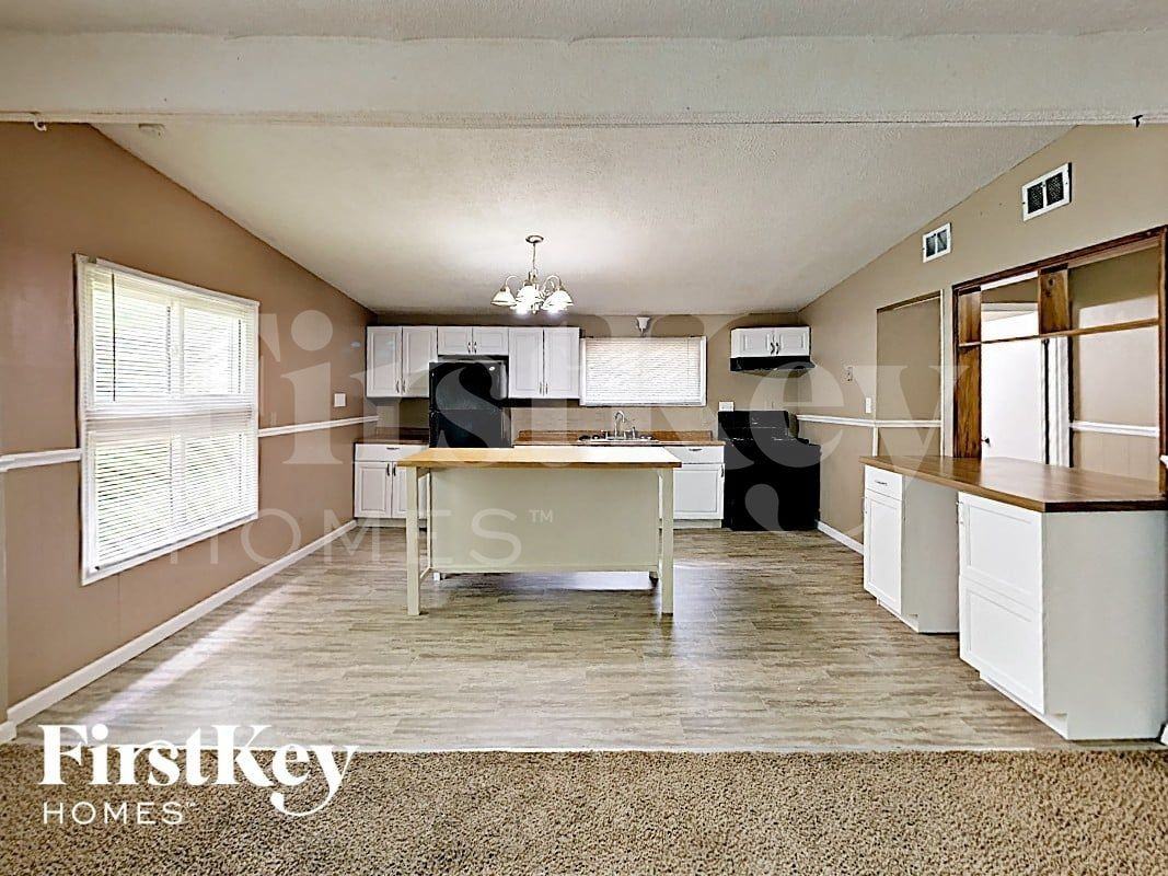 805 Robinwood Dr - Photo 5 of 15