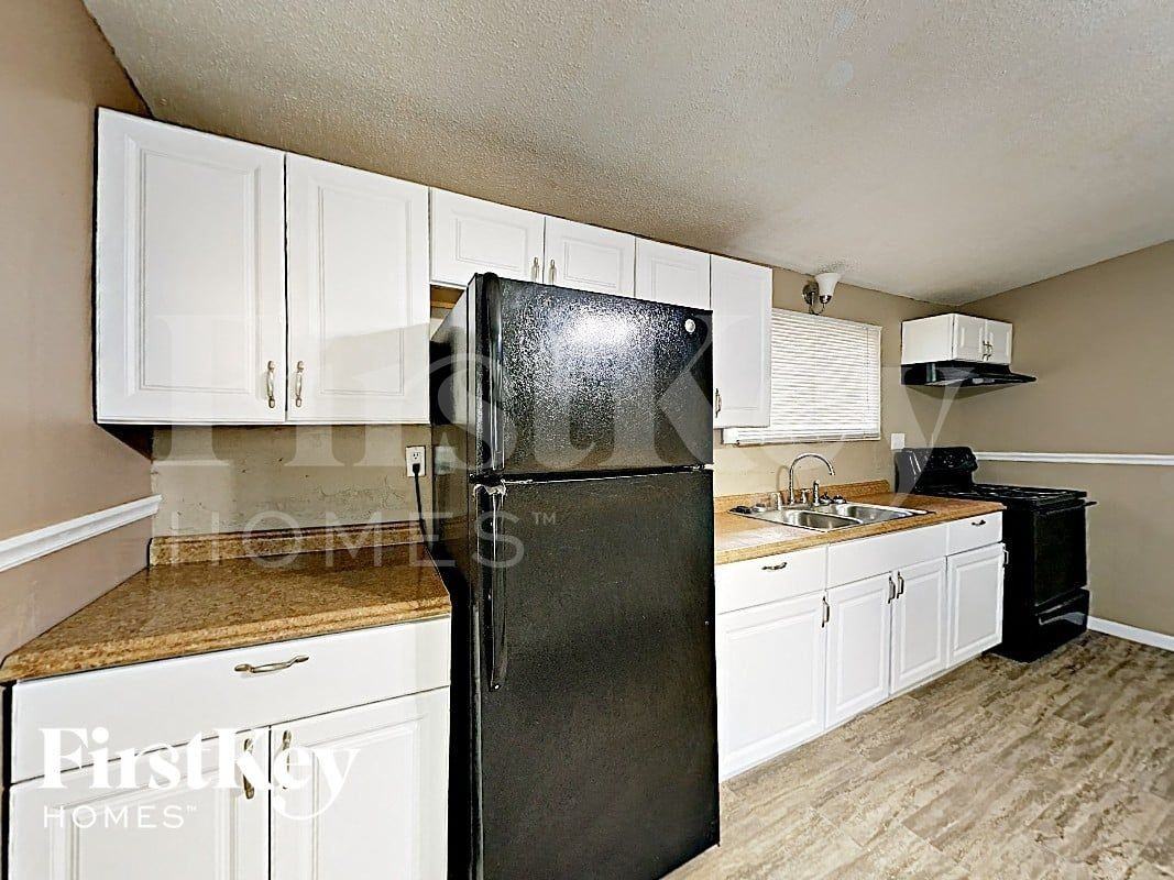 805 Robinwood Dr - Photo 6 of 15