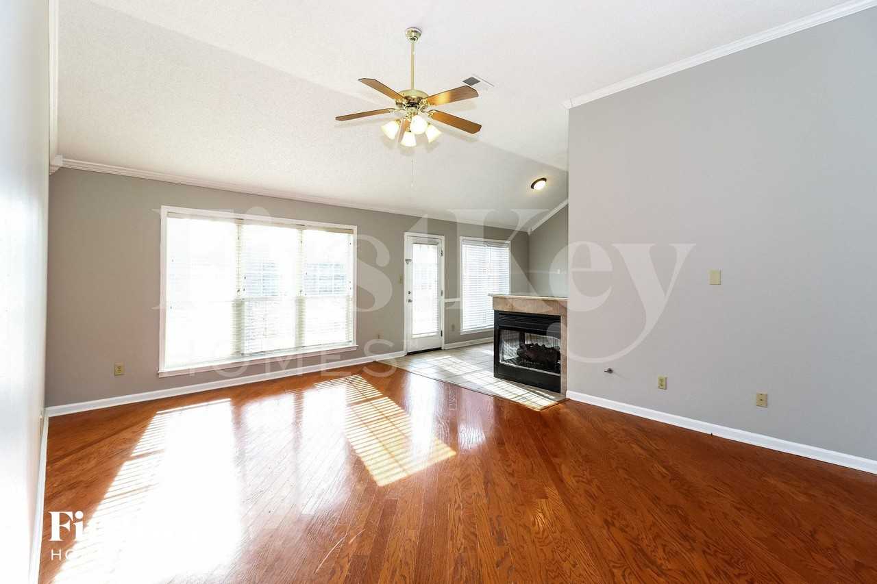 7761 Shadow Hills Dr - Photo 2 of 14