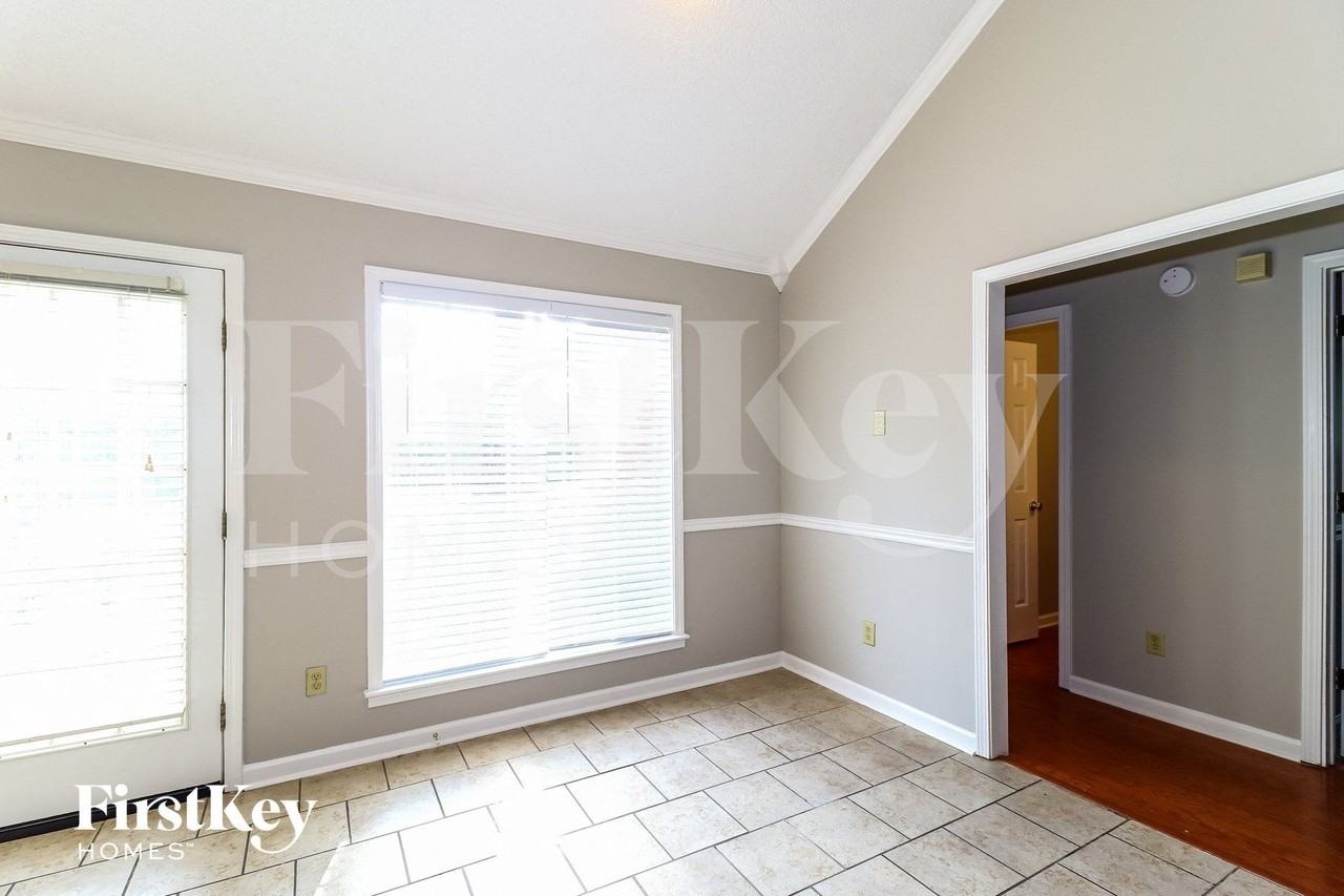 7761 Shadow Hills Dr - Photo 4 of 14