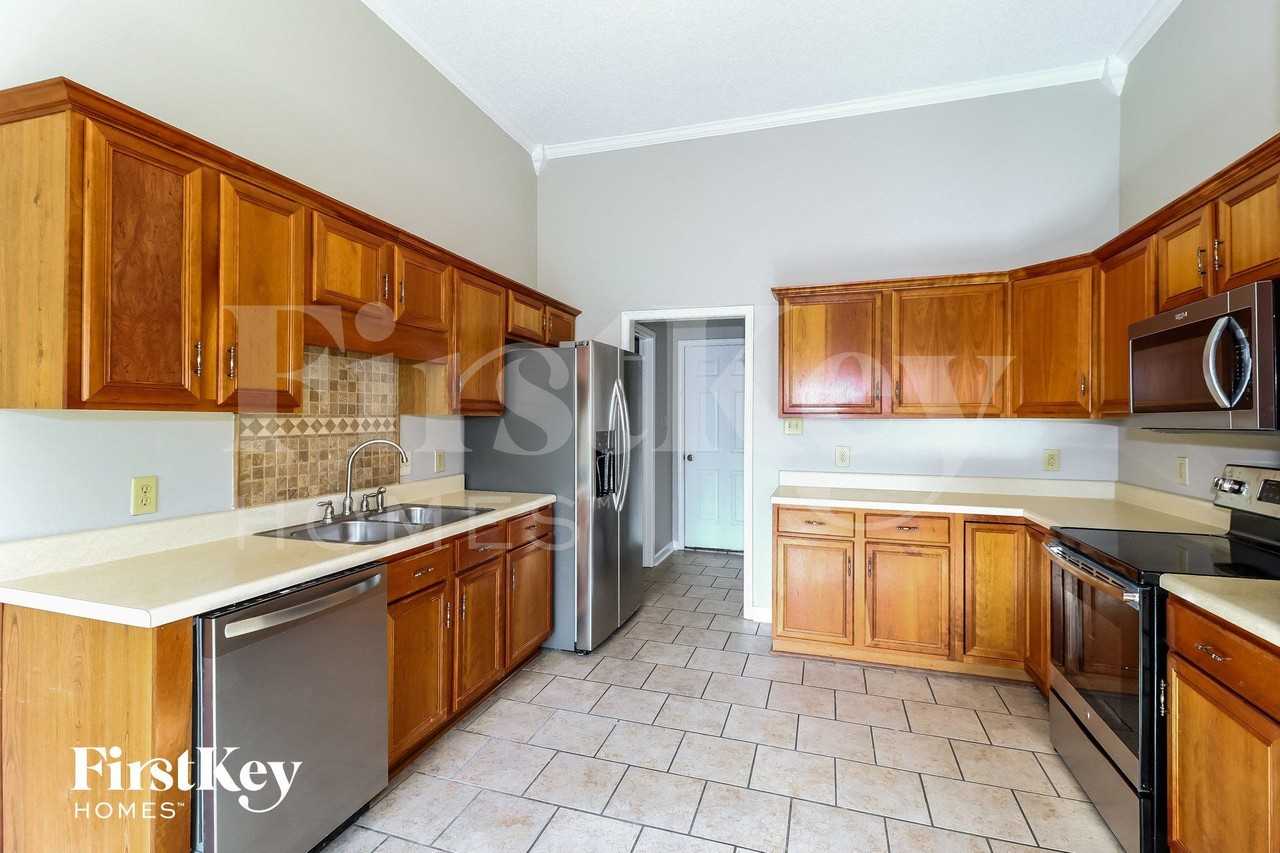 7761 Shadow Hills Dr - Photo 5 of 14