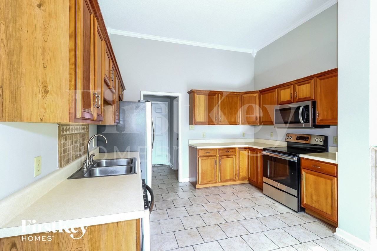 7761 Shadow Hills Dr - Photo 6 of 14