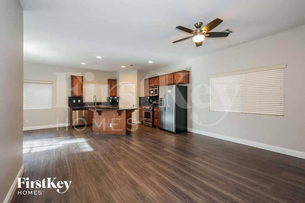 7635 Anatolian St - Photo 3 of 15