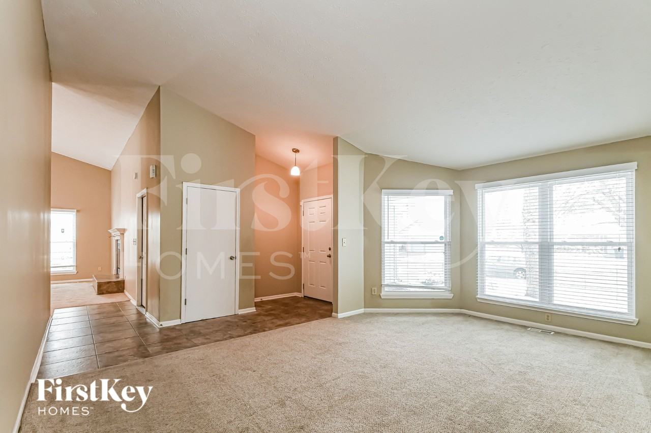 7427 Cobblestone West Dr - Photo 3 of 15