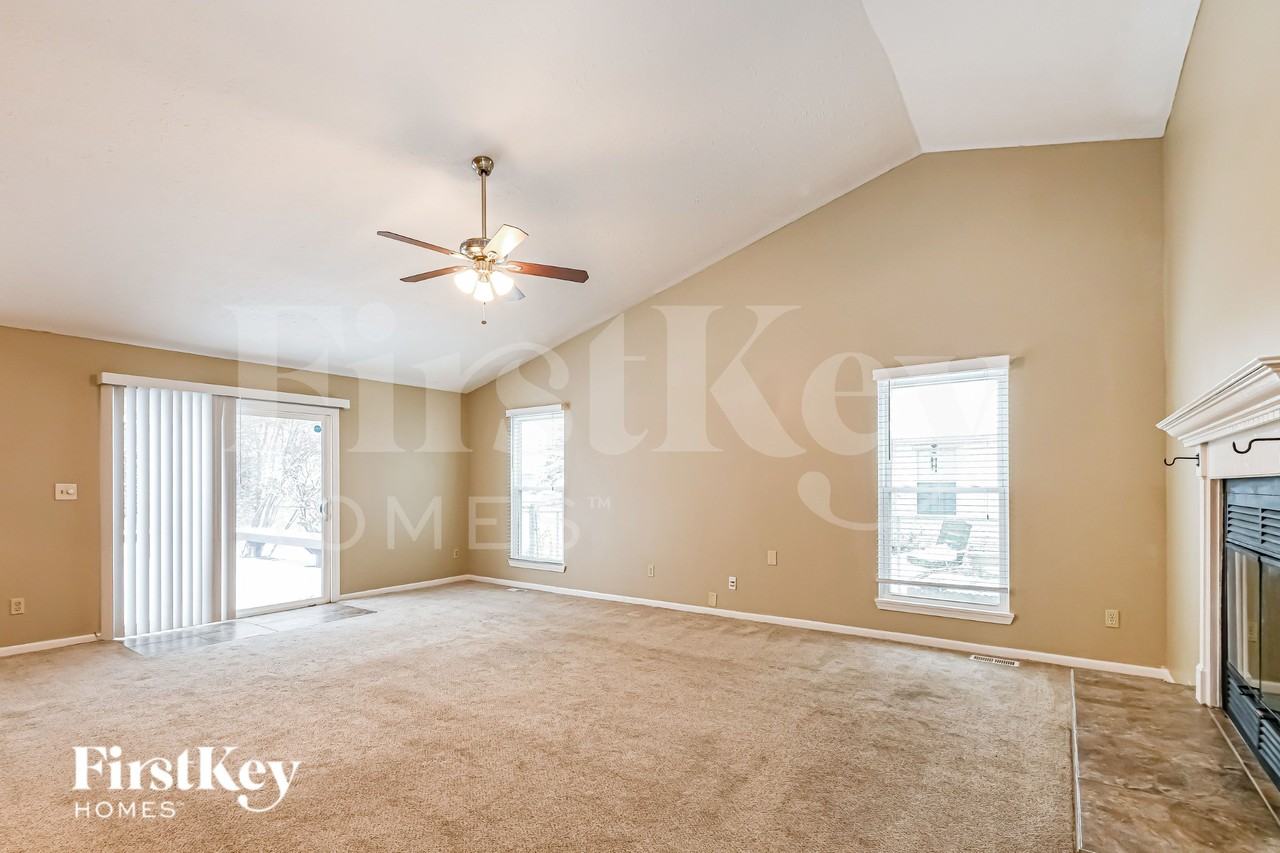 7427 Cobblestone West Dr - Photo 4 of 15