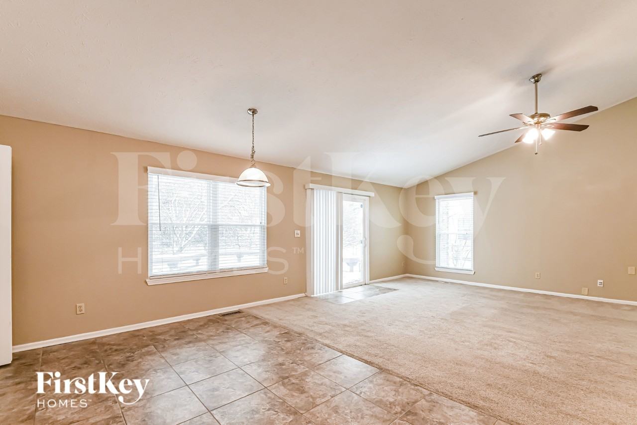 7427 Cobblestone West Dr - Photo 6 of 15