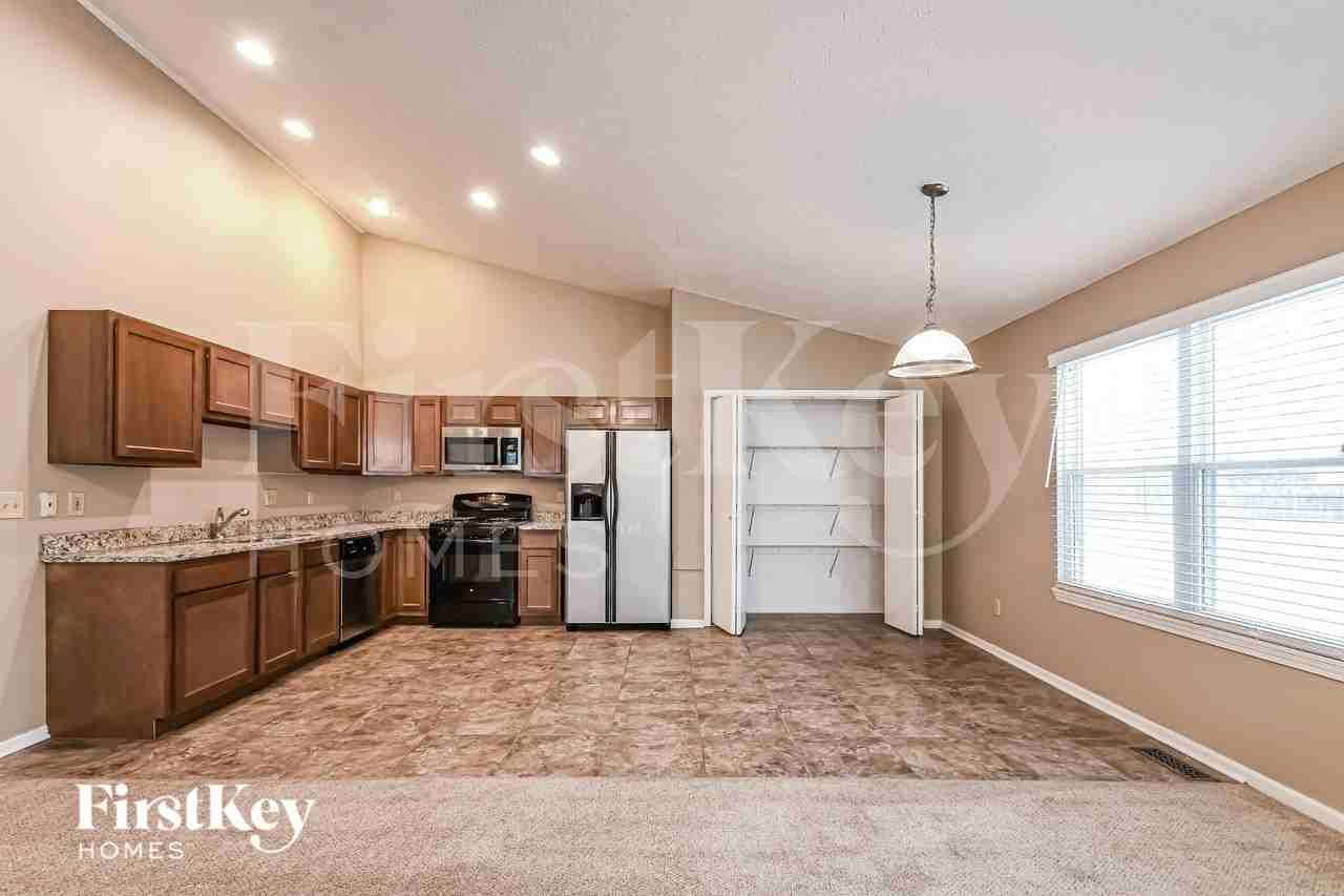 7427 Cobblestone West Dr - Photo 7 of 15