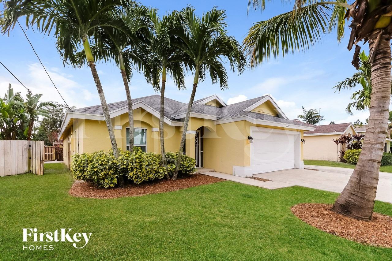 6484 Robinson St - Photo 2 of 15