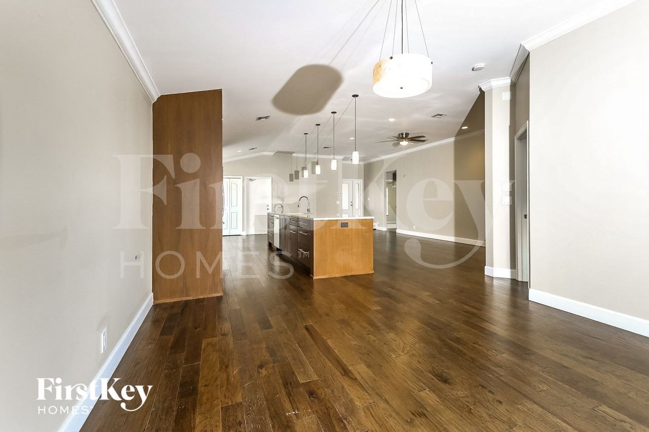 6484 Robinson St - Photo 5 of 15