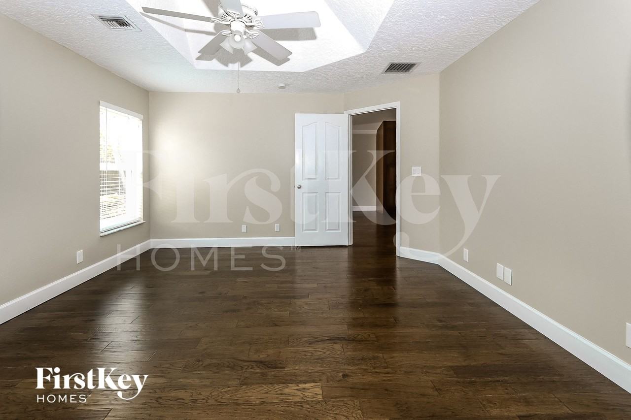 6484 Robinson St - Photo 7 of 15