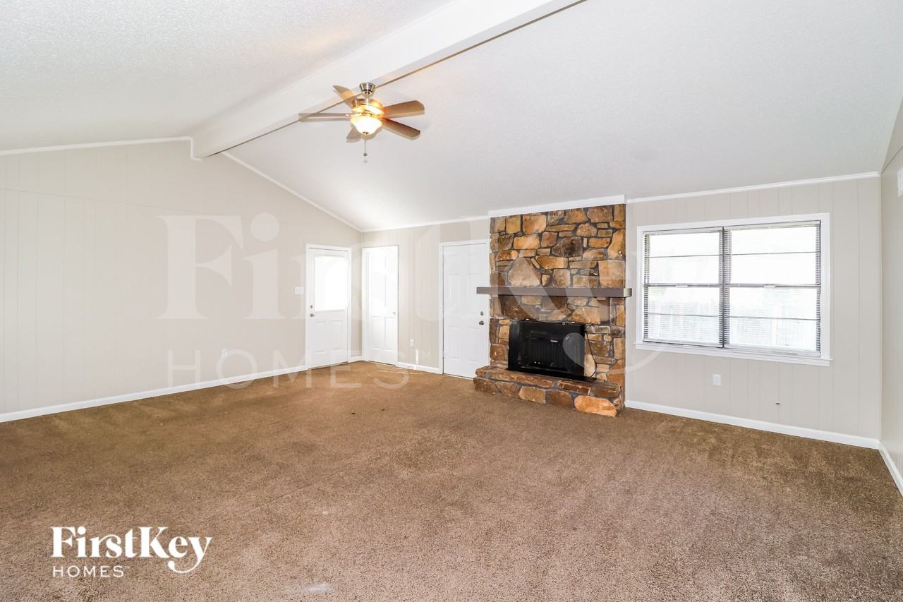 6052 Scarlet Leaf Dr - Photo 3 of 15