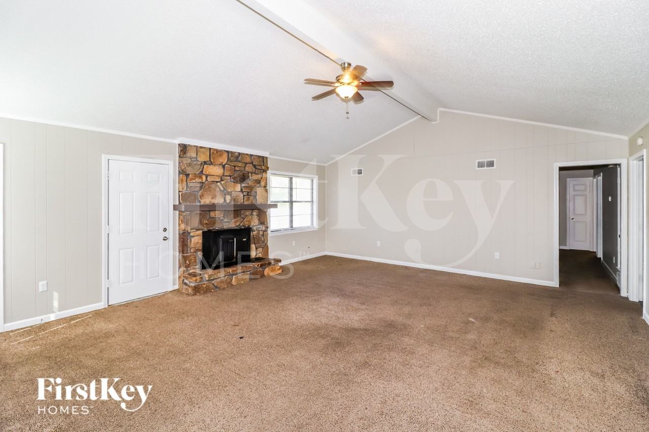 6052 Scarlet Leaf Dr - Photo 4 of 15