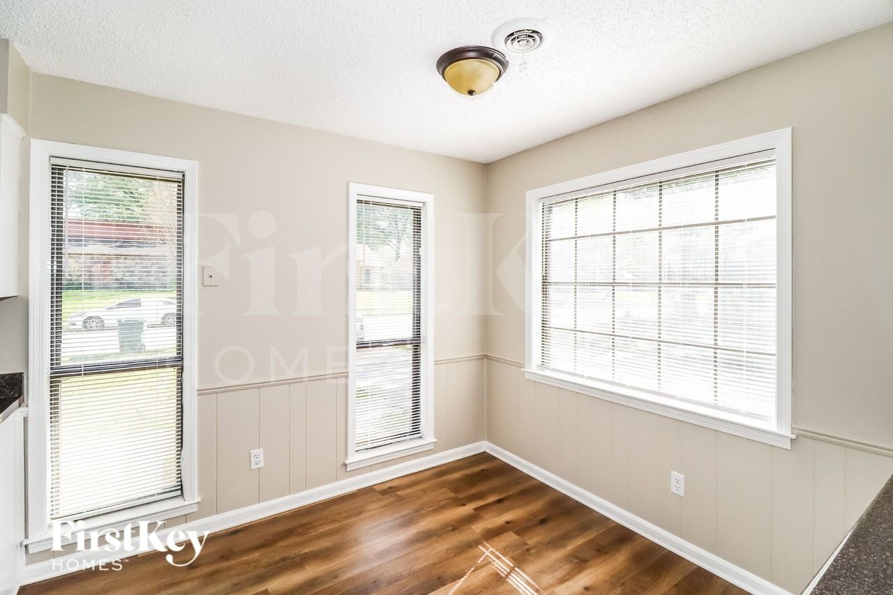 6052 Scarlet Leaf Dr - Photo 5 of 15