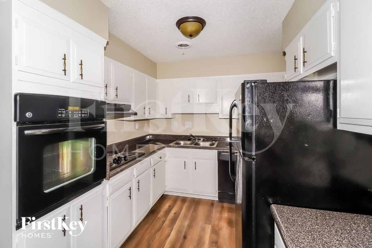 6052 Scarlet Leaf Dr - Photo 7 of 15