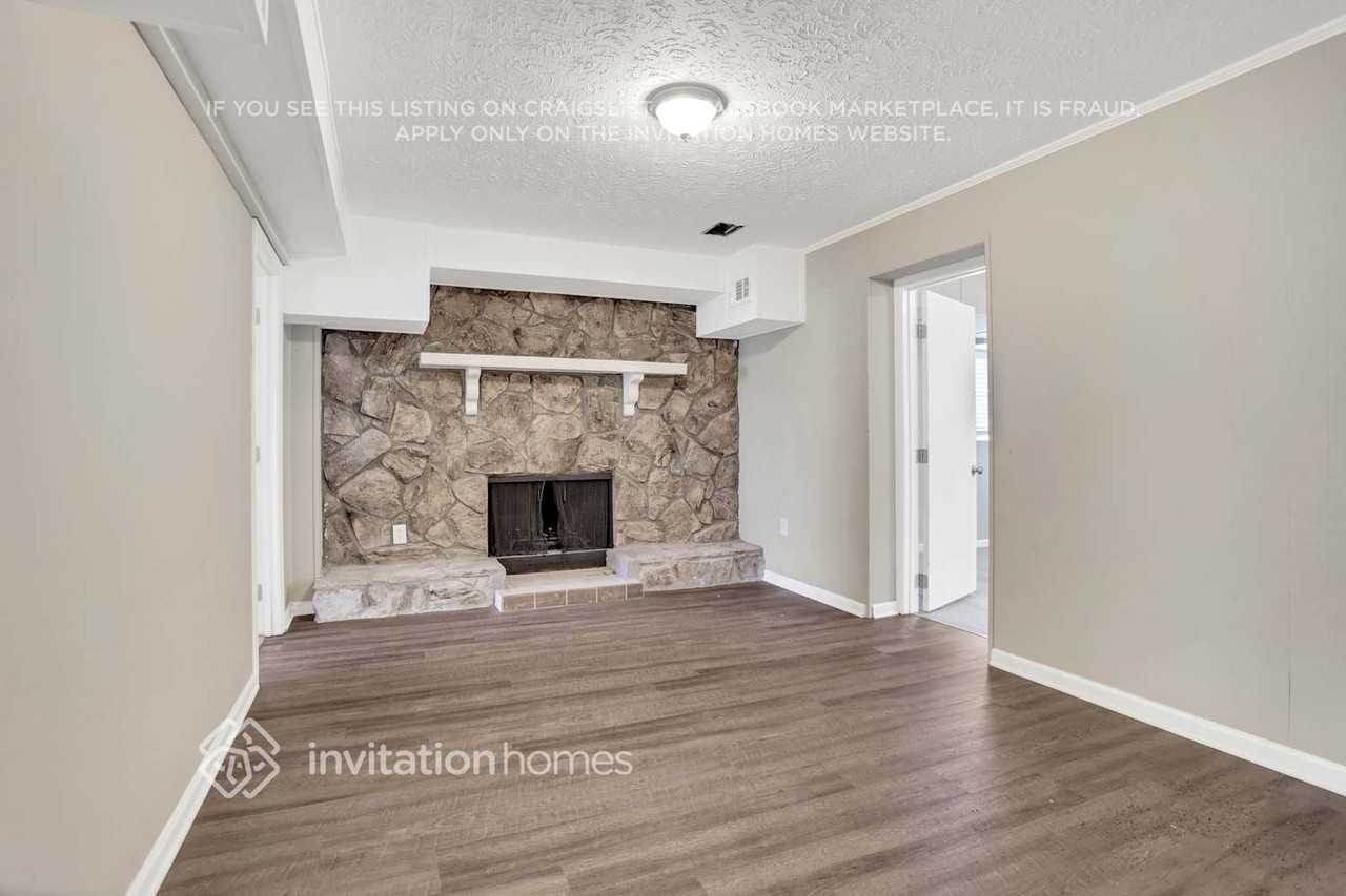 3410 Ravenwood Dr - Photo 3 of 12