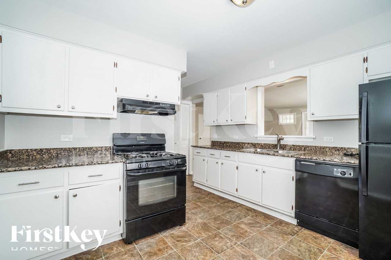 428 Suwanee St - Photo 5 of 15