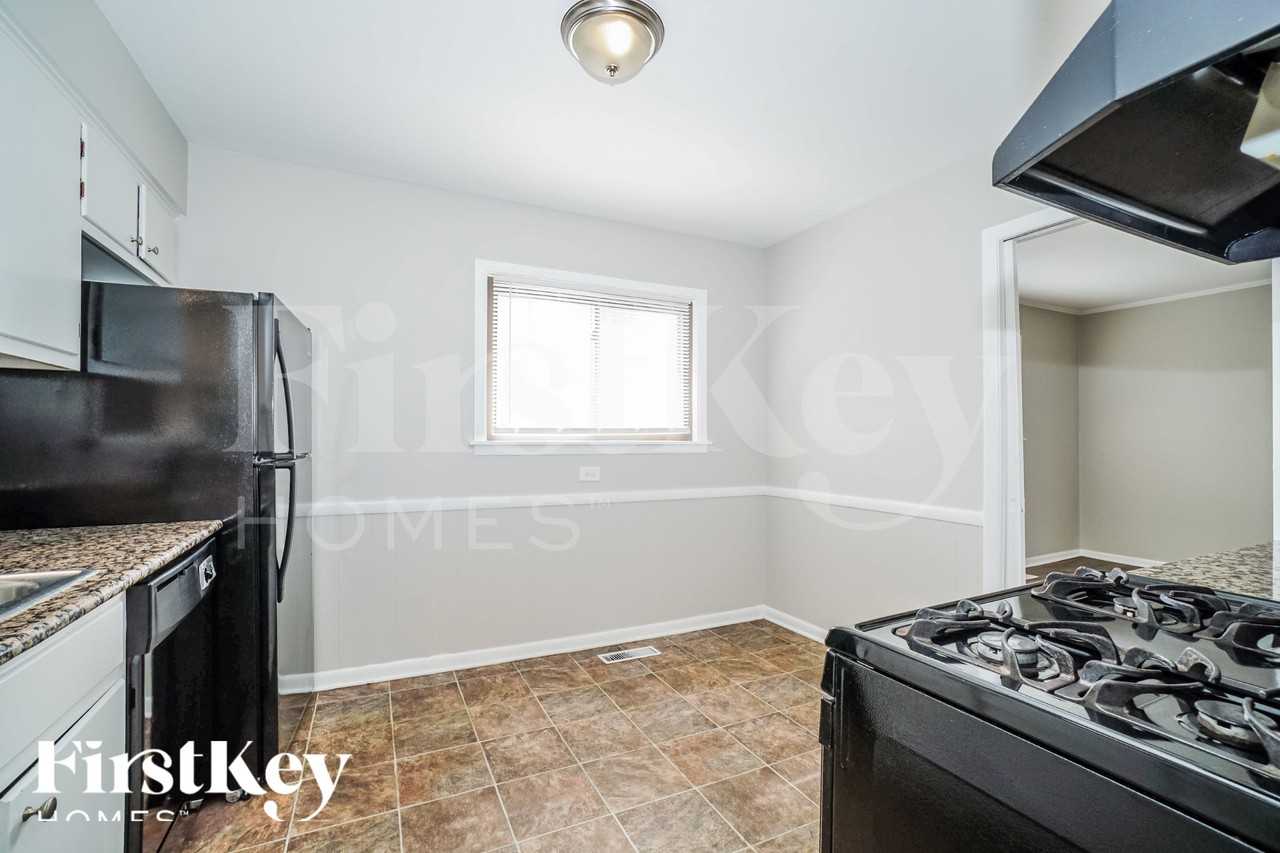 428 Suwanee St - Photo 6 of 15