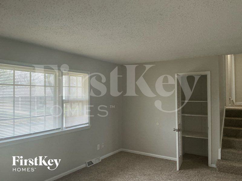 4204 S Spring St - Photo 3 of 13