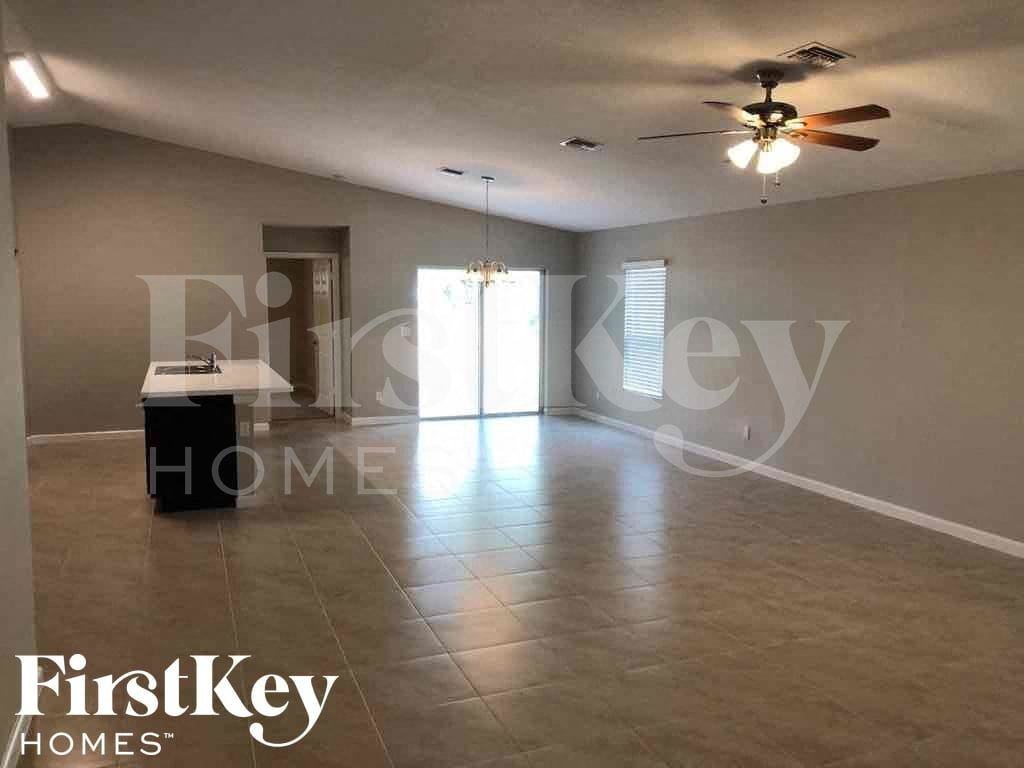 4162 Sw Muncie St - Photo 2 of 16