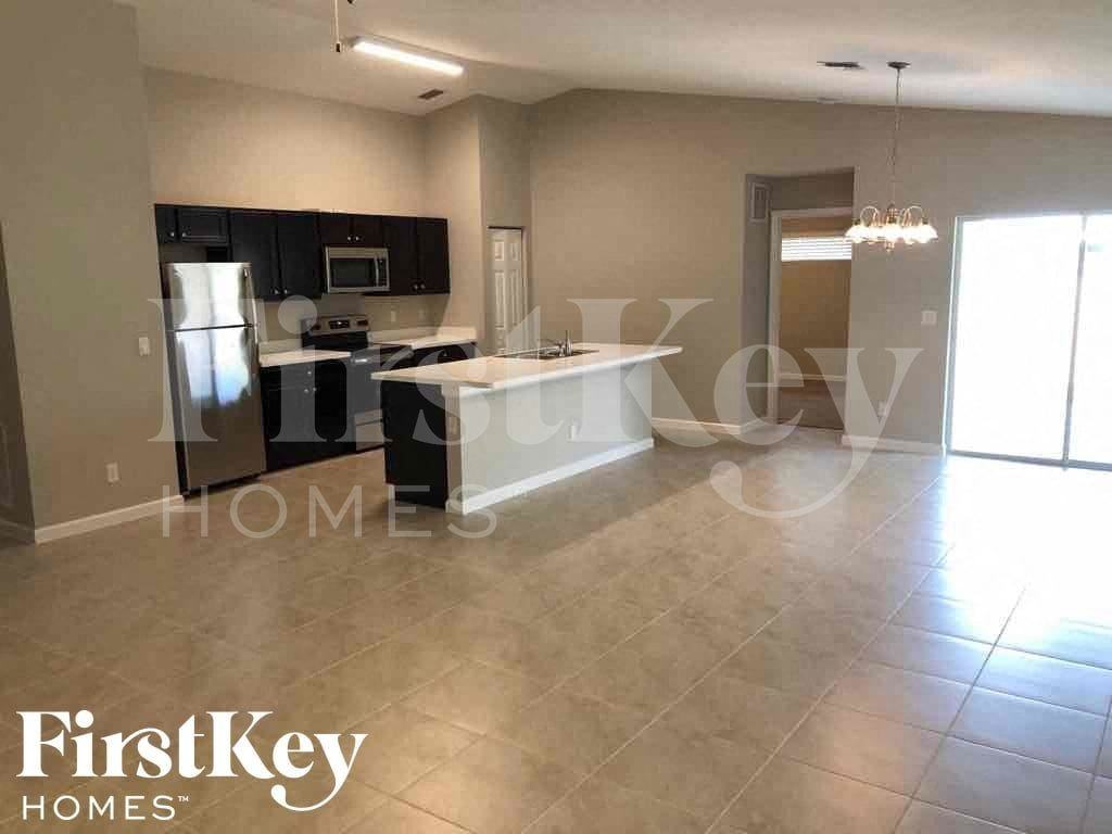 4162 Sw Muncie St - Photo 3 of 16