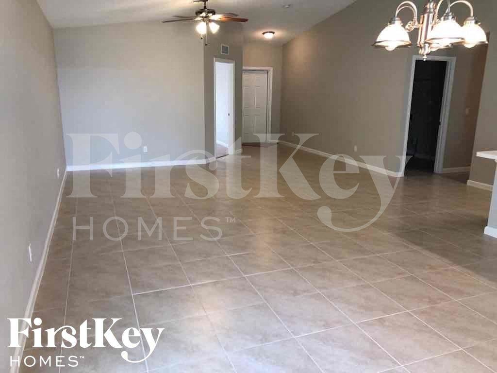 4162 Sw Muncie St - Photo 4 of 16