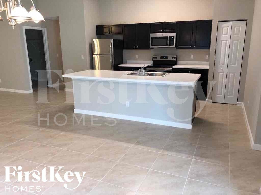 4162 Sw Muncie St - Photo 5 of 16