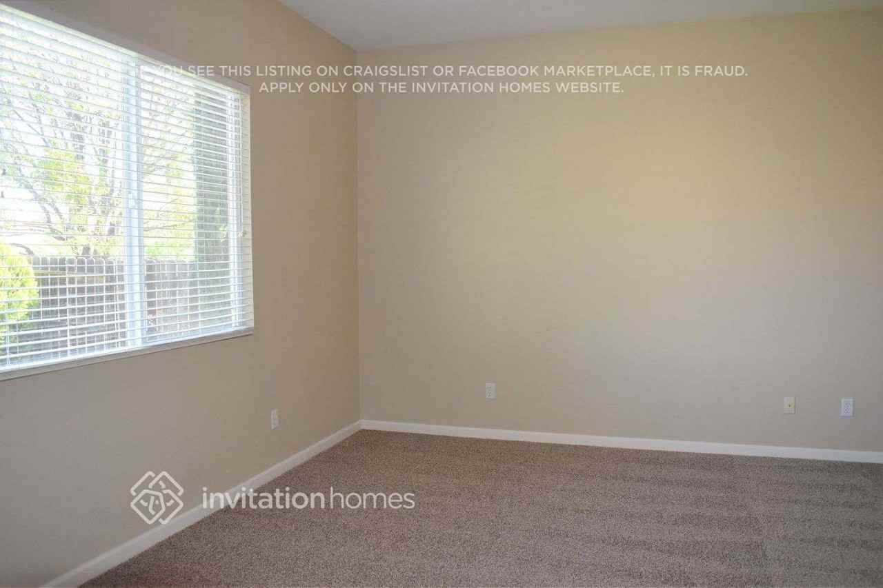 1165 Plumas Links St - Photo 5 of 7