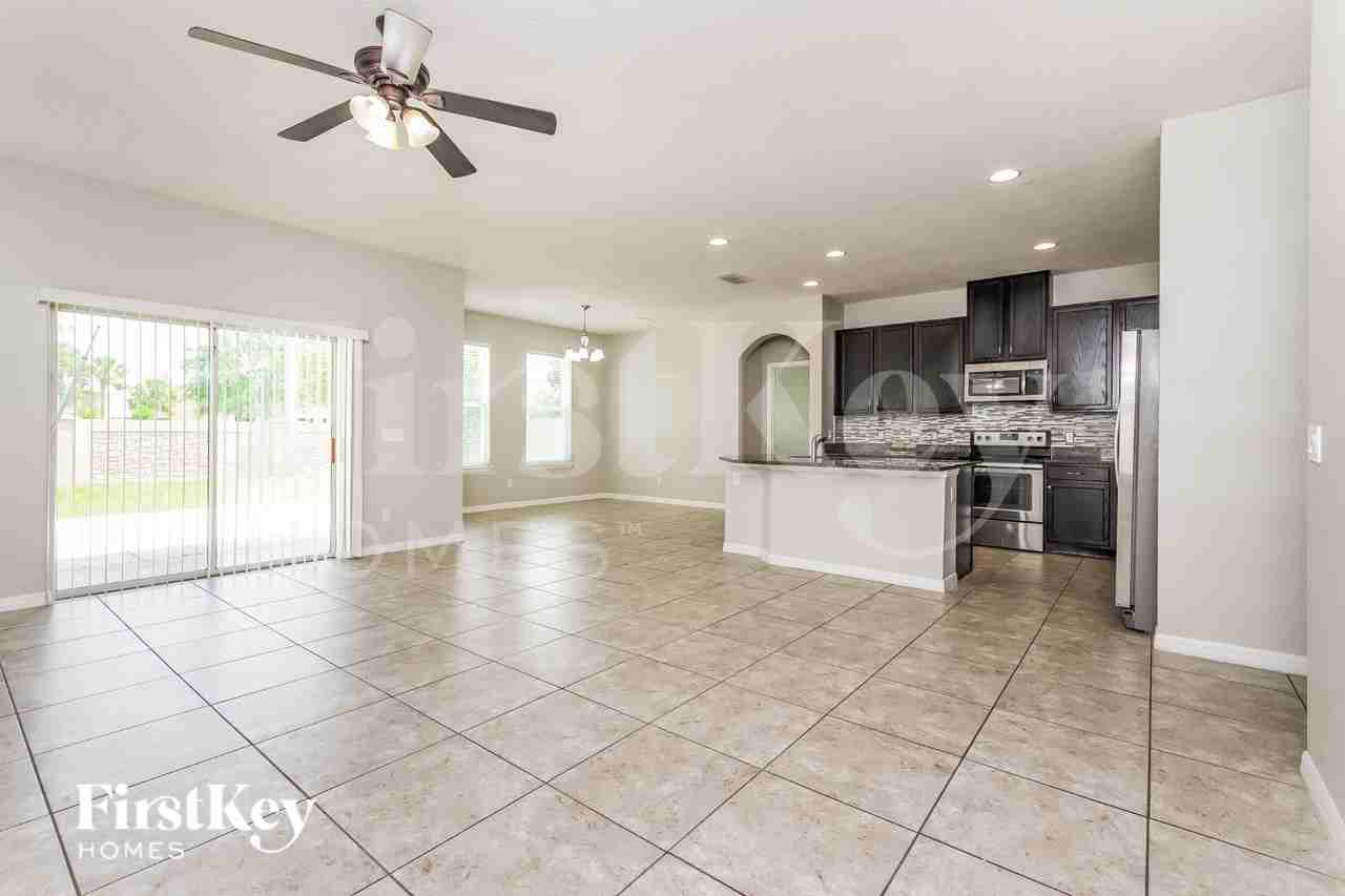 3929 Pine Gate Trl - Photo 3 of 16