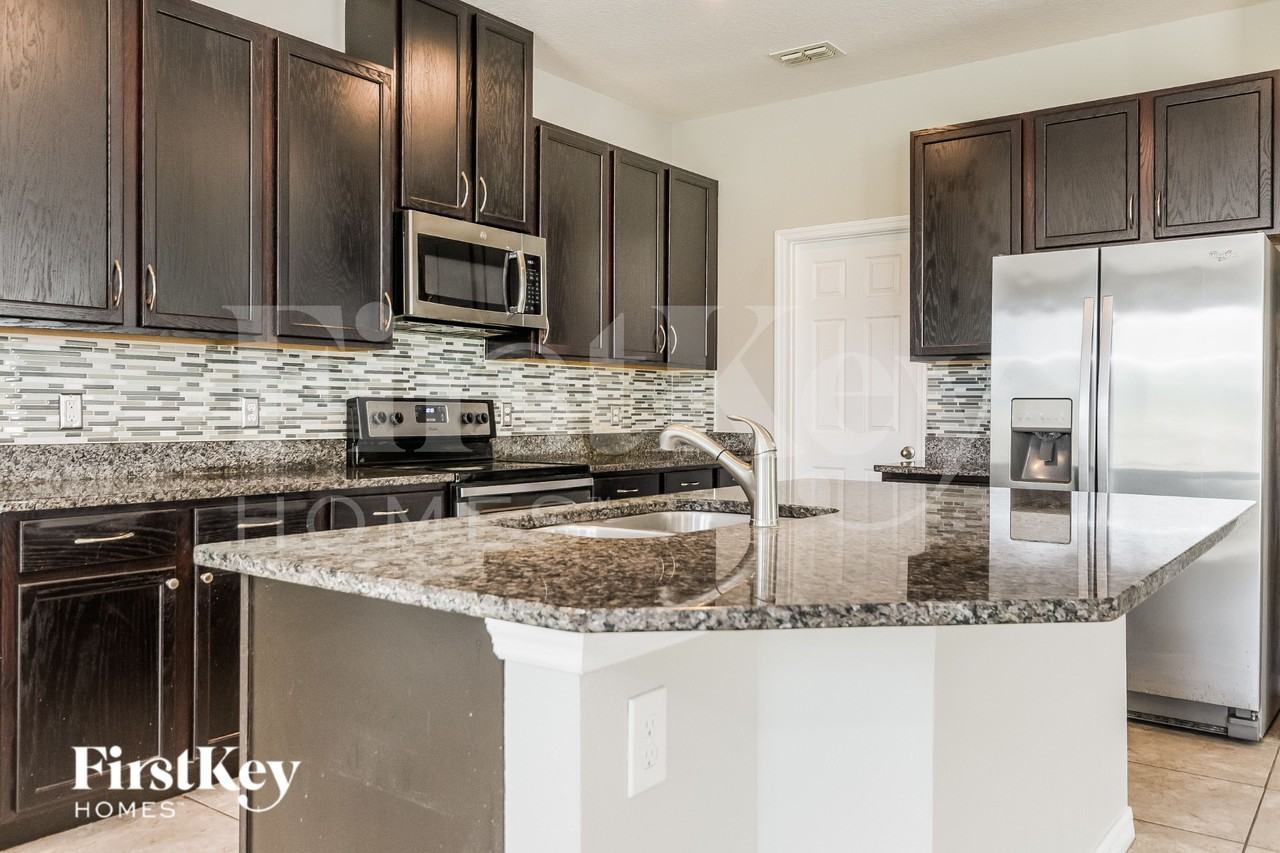 3929 Pine Gate Trl - Photo 5 of 16