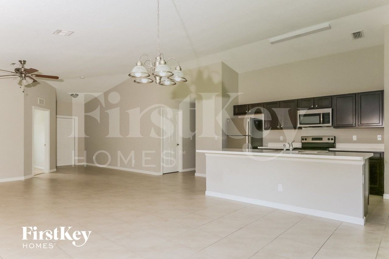 3765 Sw Darby Ln - Photo 4 of 15