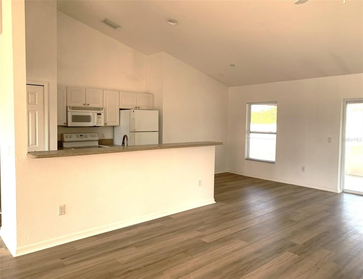 12516 Willmington Blvd - Photo 5 of 19