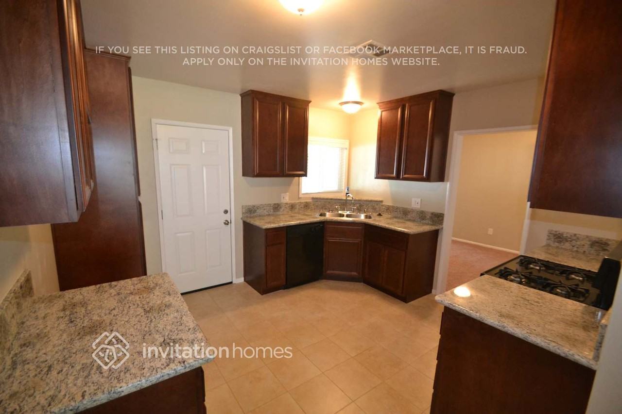 8943 Conway Dr - Photo 3 of 10