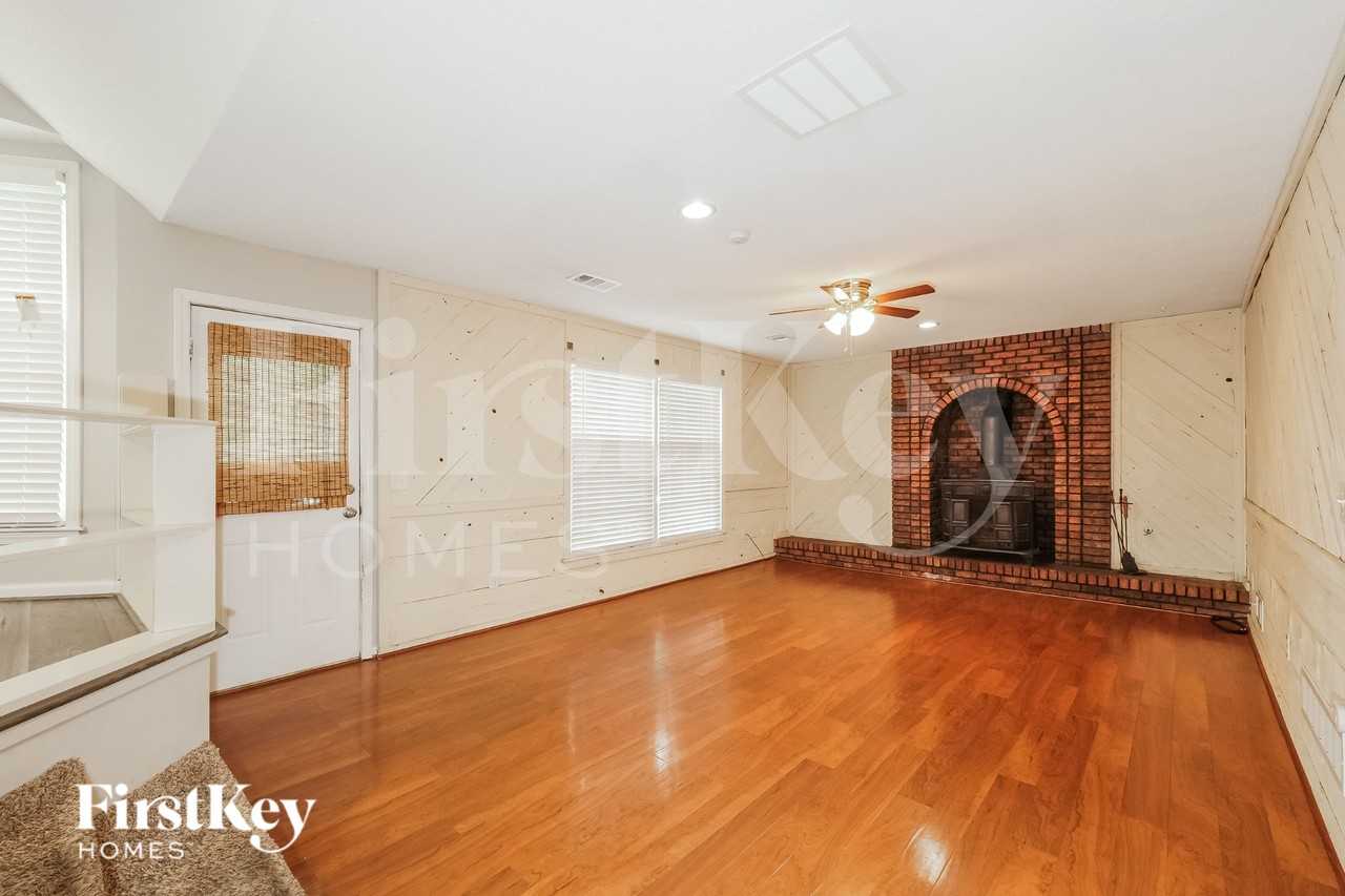 14707 S Murray Ln - Photo 3 of 16