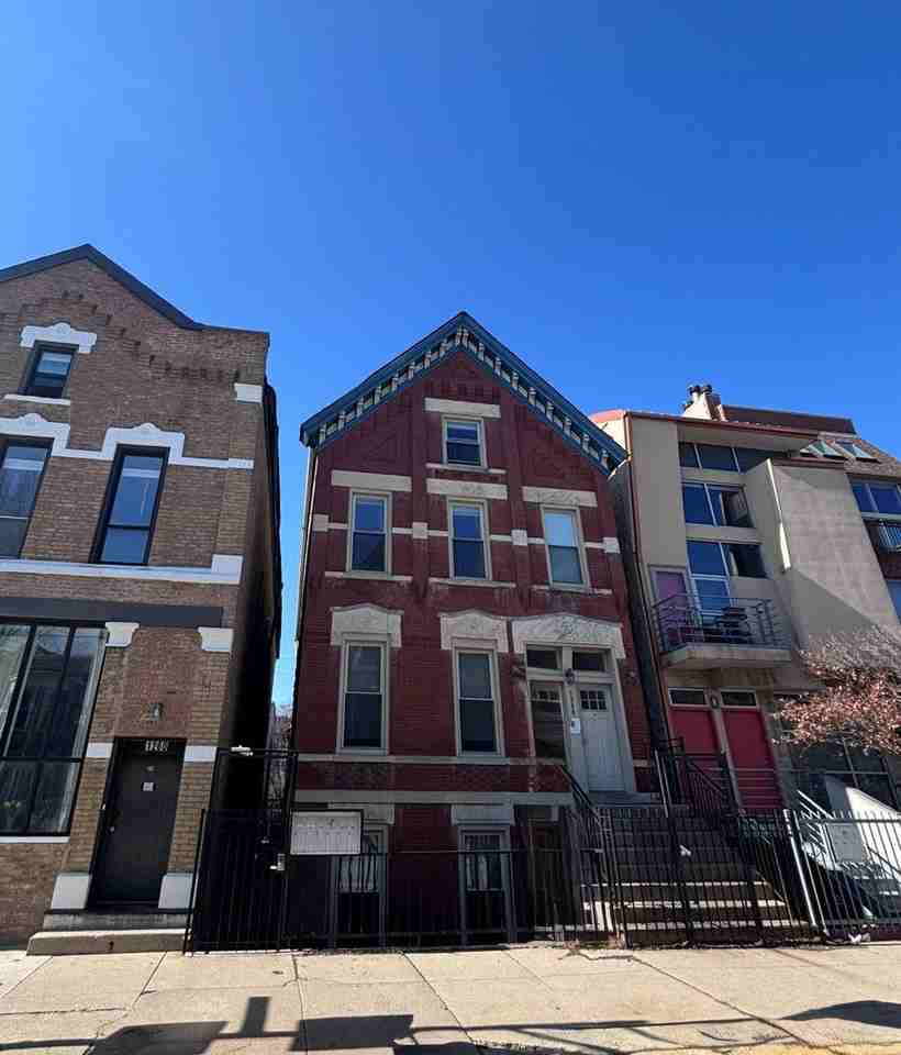 1300 N Greenview Ave Apt 1r - Photo 2 of 12