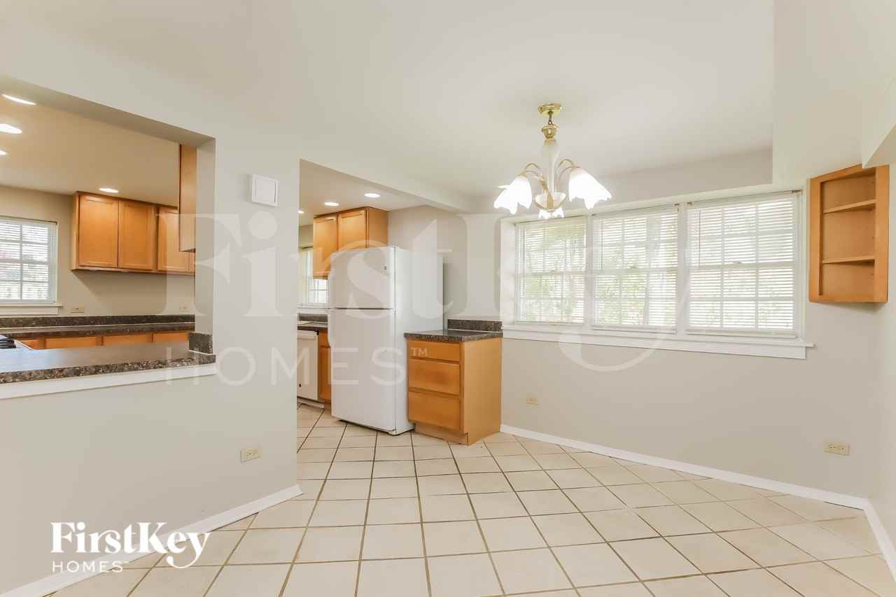 1399 Sheridan Rd - Photo 4 of 16