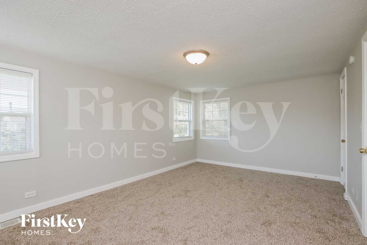 1399 Sheridan Rd - Photo 6 of 16