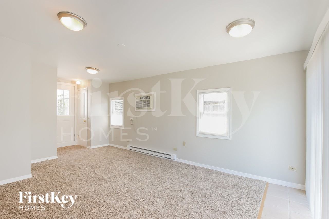 1399 Sheridan Rd - Photo 7 of 16