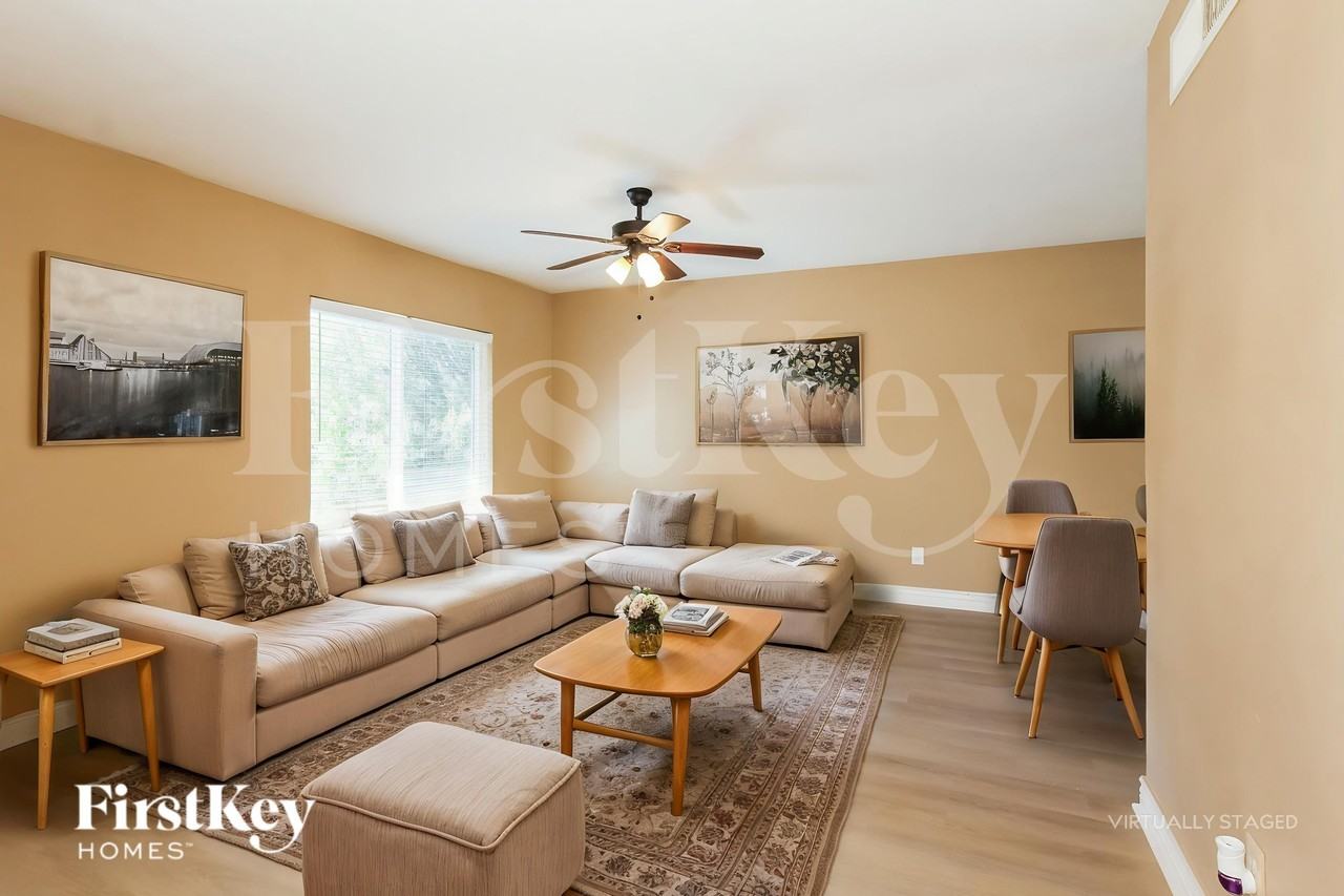 12215 N 36th St - Photo 3 of 19