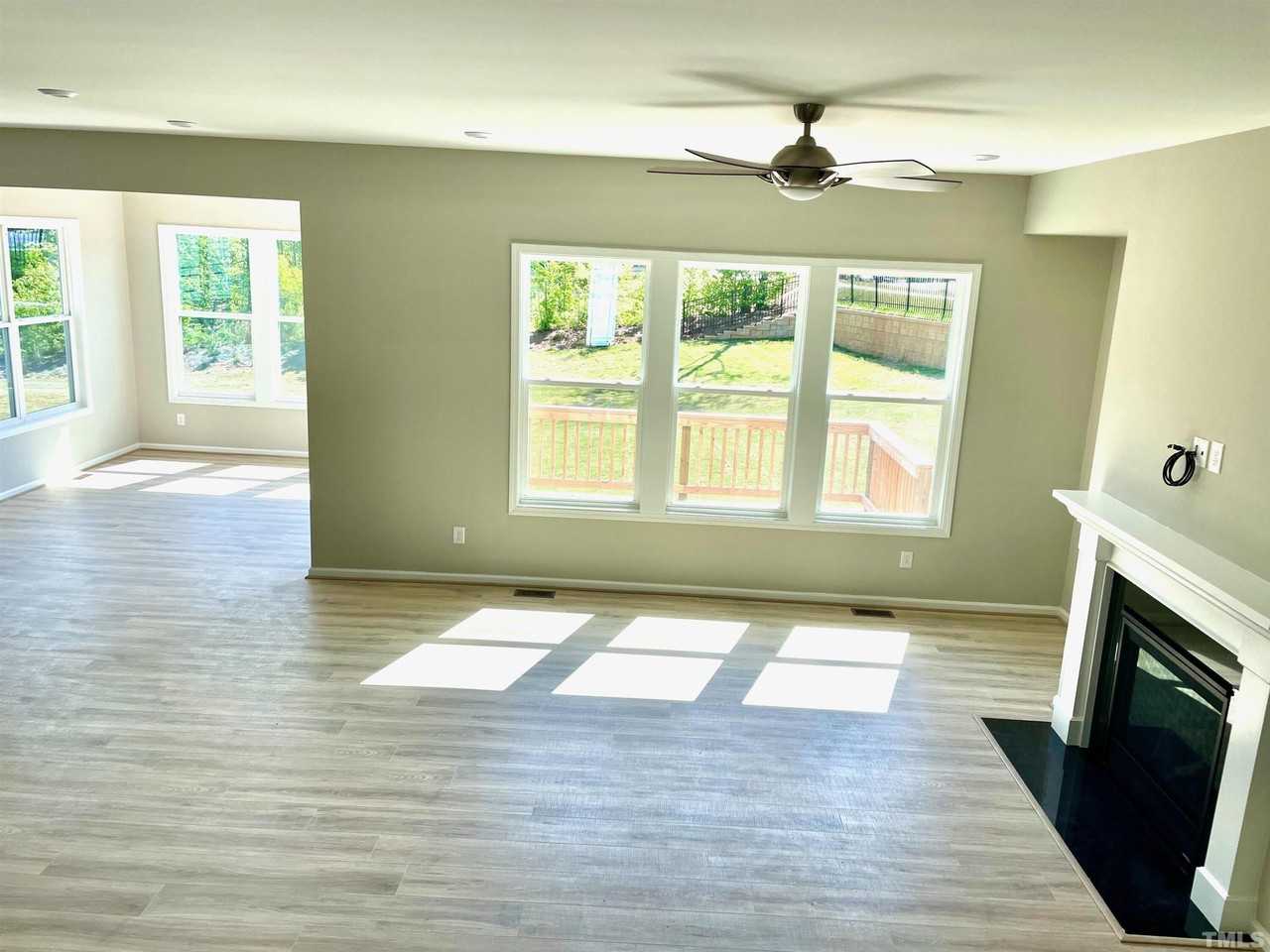 412 Moore Hill Way - Photo 4 of 27